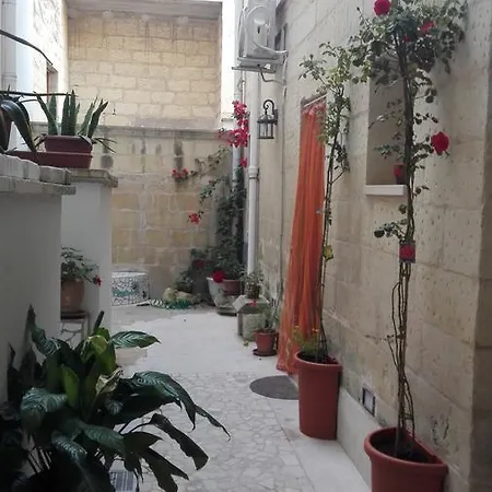 Via Colaci דירה